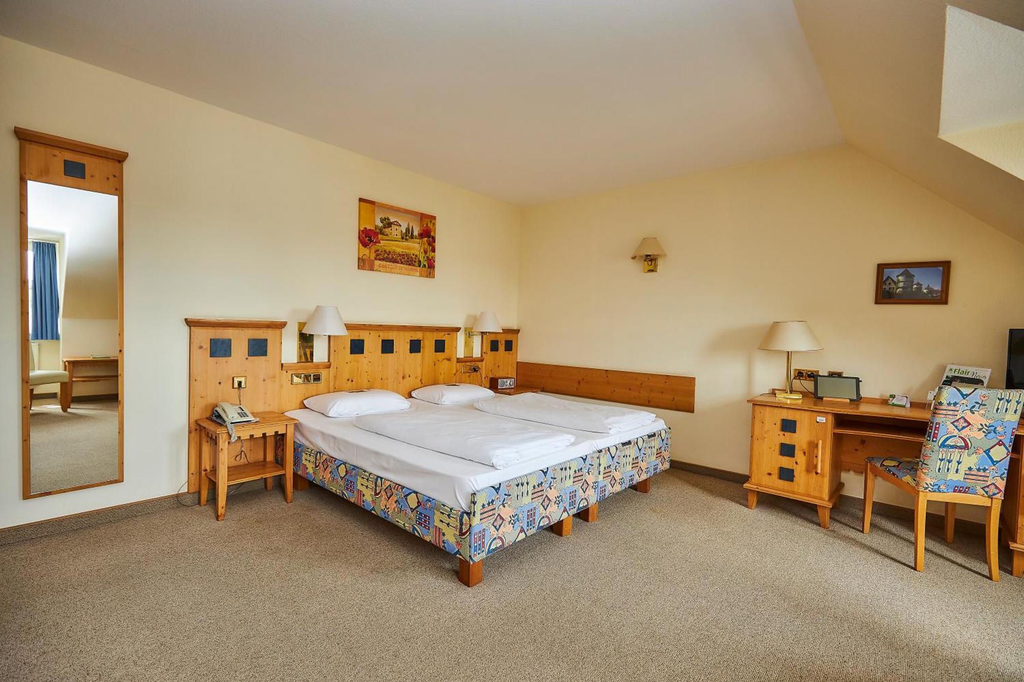 Flair-Hotel Zum Benediktiner Schwarzach am Main Luaran gambar