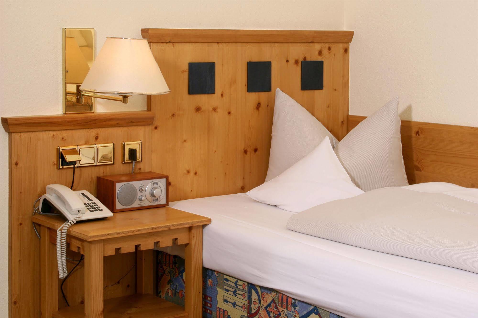 Flair-Hotel Zum Benediktiner Schwarzach am Main Luaran gambar