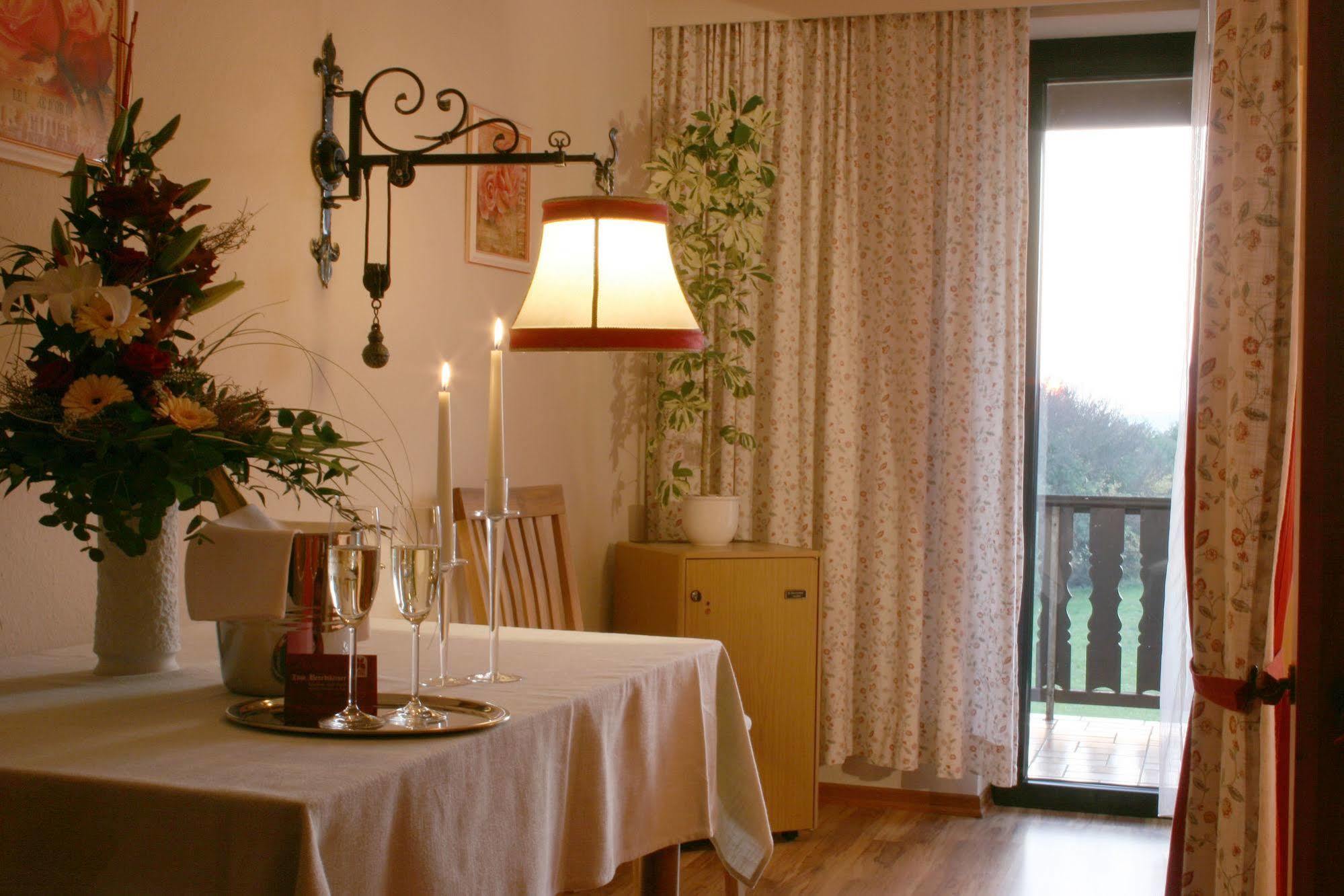 Flair-Hotel Zum Benediktiner Schwarzach am Main Luaran gambar